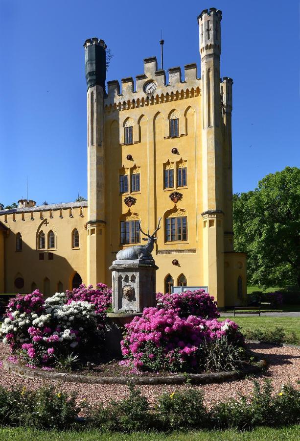 Hotel Zámek Nečtiny Exterior foto